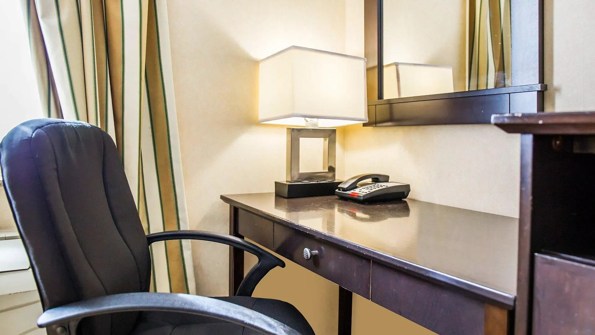 Quality Inn Woodside Queens New York Hotel